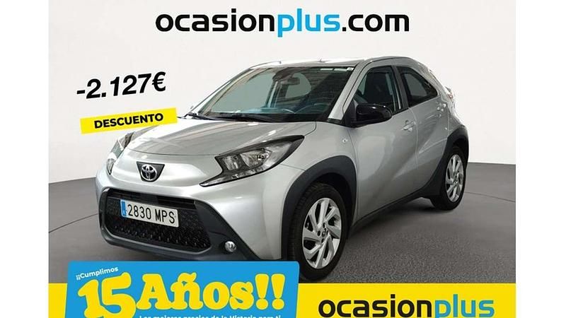Gris Usado 2024 Toyota Aygo Play Utilitario | 12.623 € (Buen precio) - Imagen 1/4