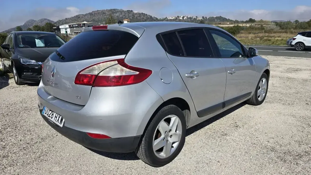 Usado Renault Mégane Business 95 CV (69 kW) 2014 Gris Utilitario