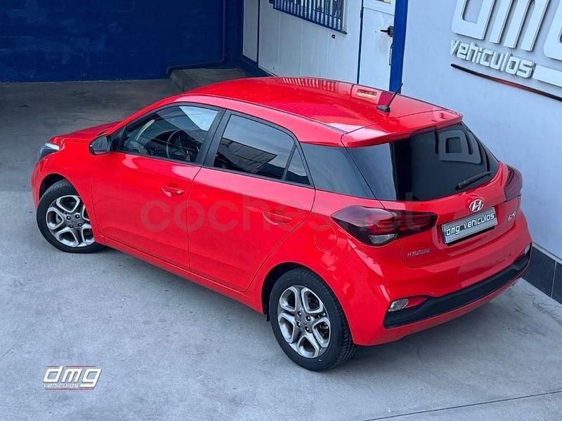 Usado Hyundai i20 100 CV (73 kW) 2019 Rojo Berlina
