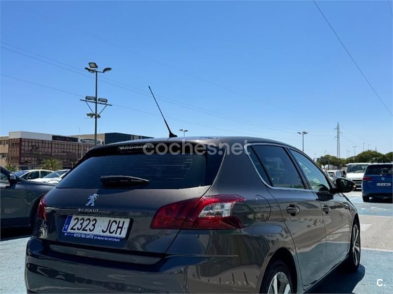 Usado Peugeot 308 Allure 115 CV (84 kW) 2015 Gris / plata Berlina