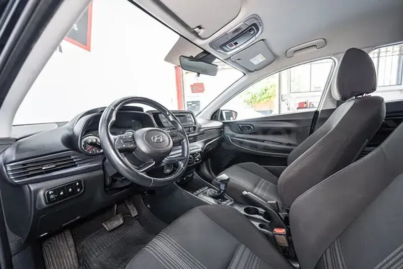 Usado Hyundai Bayon 101 CV (74 kW) 2022 Negro SUV