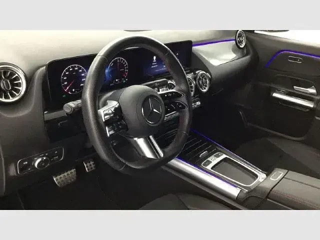 Usado Mercedes GLA250 218 CV (160 kW) 2024 Plata iridio SUV