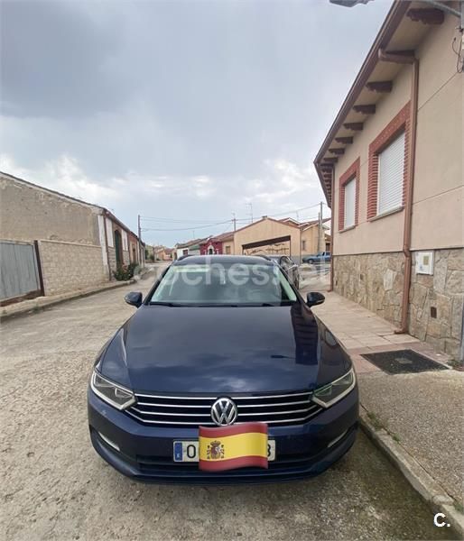 Azul Usado 2015 VW Passat Advance Familiar | 4999 € (Precio justo) - Imagen 1/4