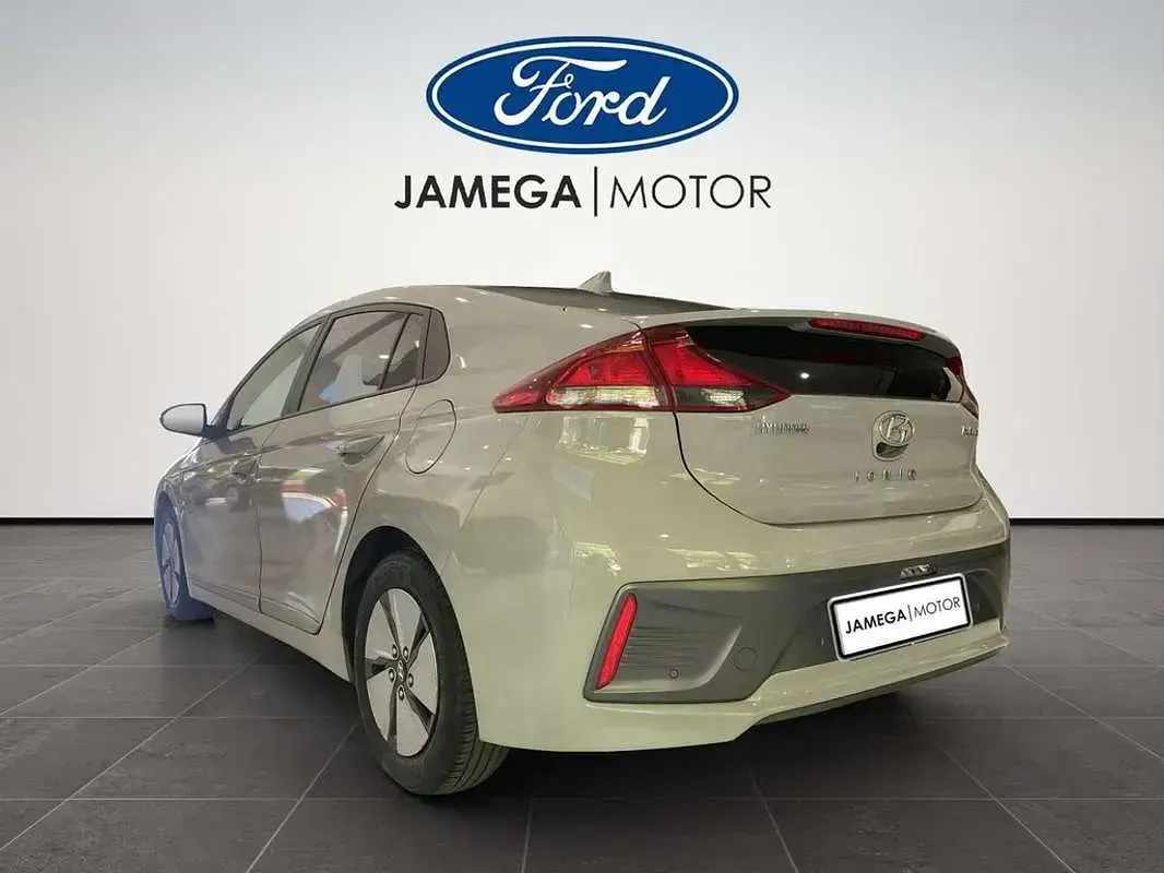 Usado Hyundai Ioniq 141 CV (103 kW) 2021 Gris Utilitario