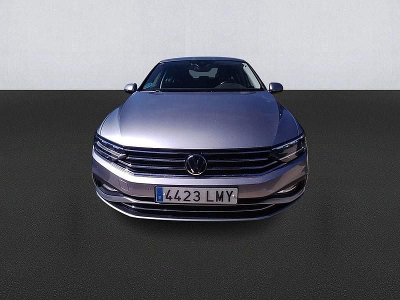 Usado VW Passat Executive 122 CV (89 kW) 2021 Gris Berlina
