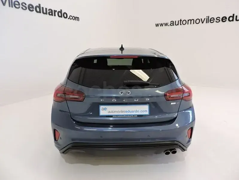 Używany Ford Focus ST-Line 125 KM (91 kW) 2023 Niebieski Sedan/Limuzyna