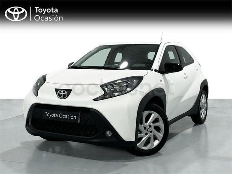 Usado Toyota Aygo X Play 72 CV (52 kW) 2022 Blanco SUV
