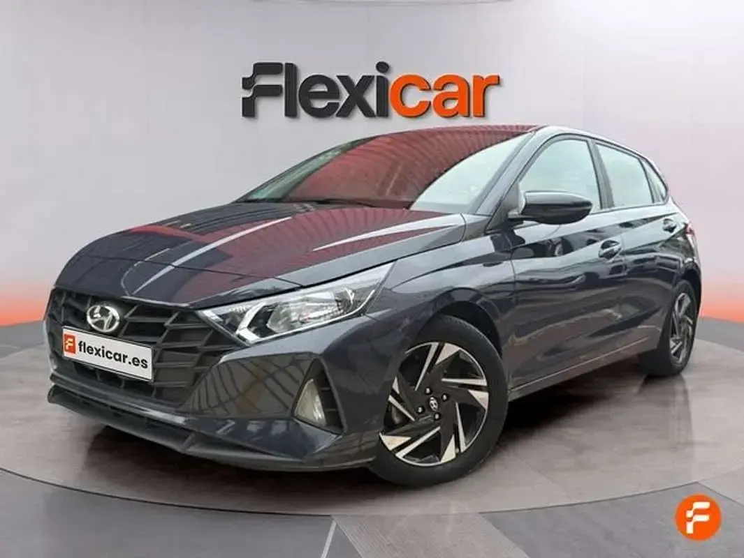 Usado Hyundai i20 84 CV (61 kW) 2021 Gris Utilitario