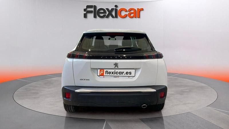 Usado Peugeot 2008 Active 110 CV (80 kW) 2021 Blanco SUV