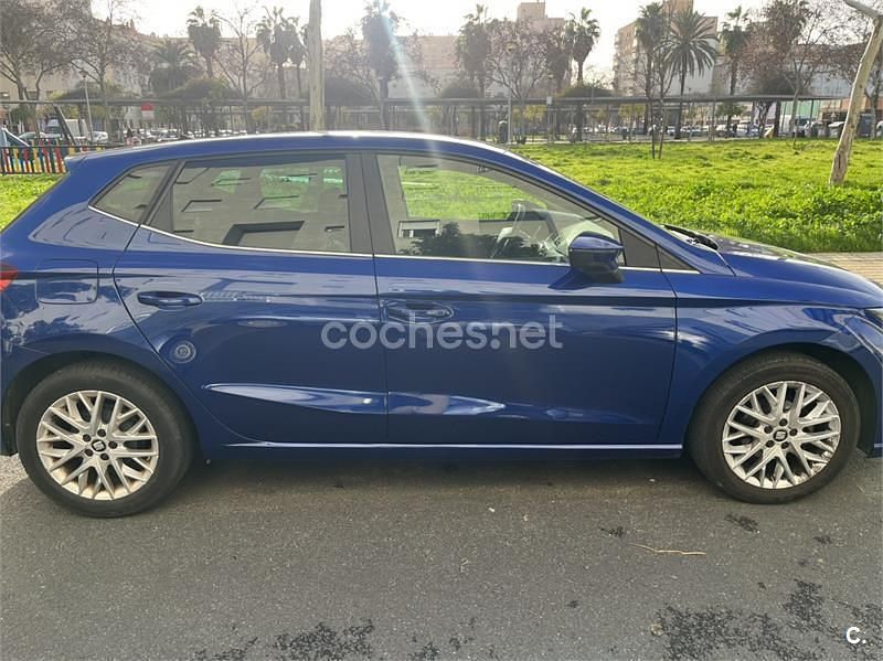 Usado Seat Ibiza Style 95 CV (69 kW) 2017 Azul Berlina