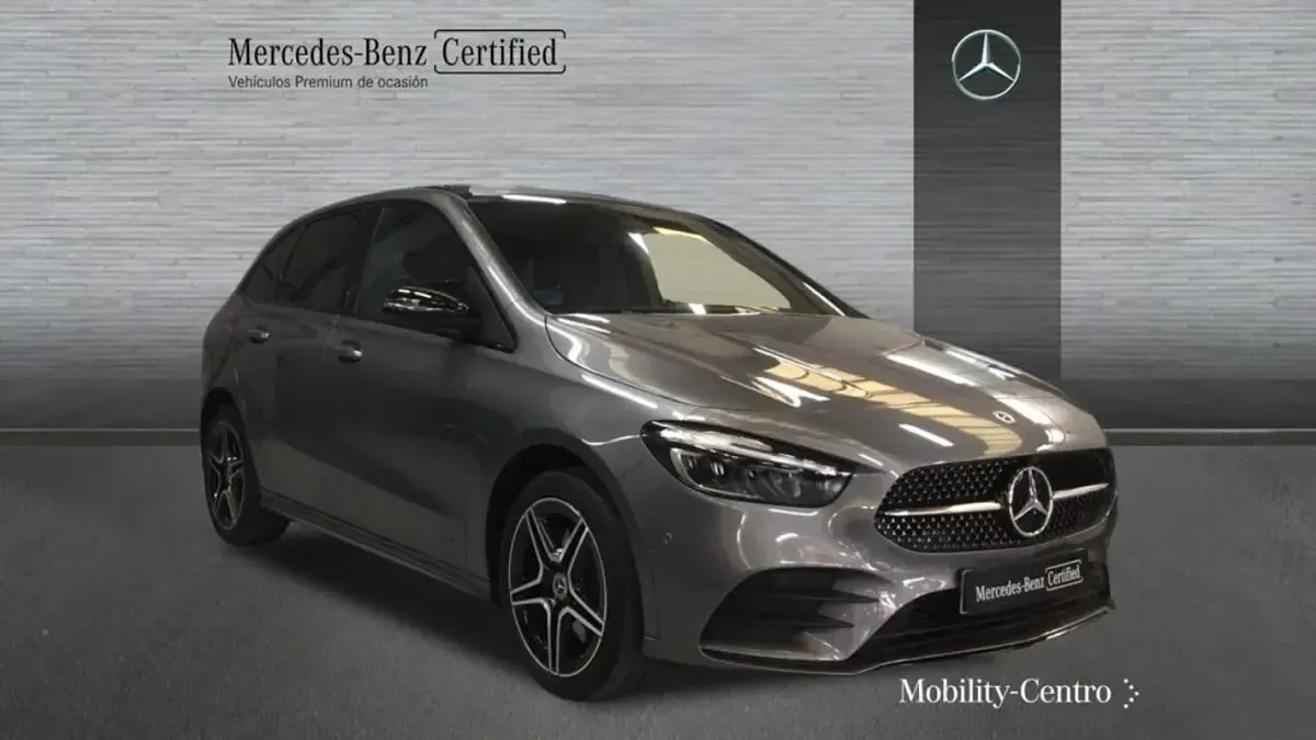 Usado Mercedes E250 AMG line 163 CV (119 kW) 2023 Mountaingrau  met.