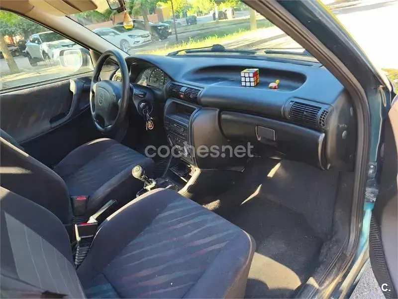 Usado Opel Astra 68 CV (50 kW) 1998 Verde Berlina