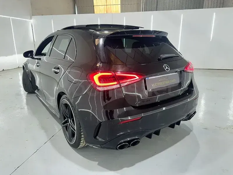 Usado Mercedes A45 AMG 421 CV (309 kW) 2022 Negro Utilitario