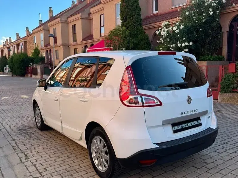 Usado Renault Scénic III Dynamique 105 CV (77 kW) 2010 Blanco Monovolumen