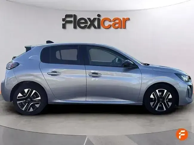 Usado Peugeot 208 Allure 100 CV (73 kW) 2024 Gris Utilitario