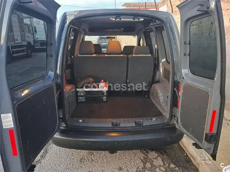 Usado VW Caddy Trendline 75 CV (55 kW) 2012 Gris / plata Monovolumen