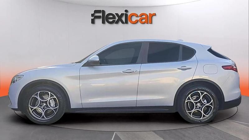 Usado Alfa Romeo Stelvio Sprint 160 CV (117 kW) 2022 Gris SUV
