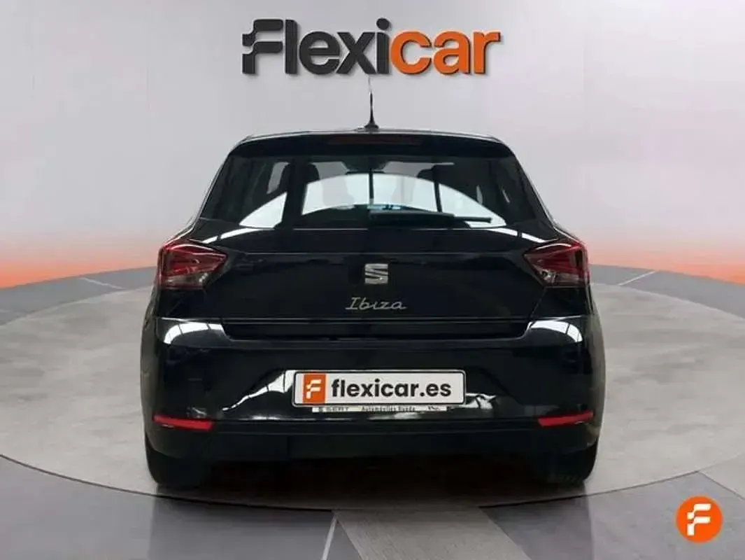 Usado Seat Ibiza Style 110 CV (80 kW) 2022 Negro Utilitario