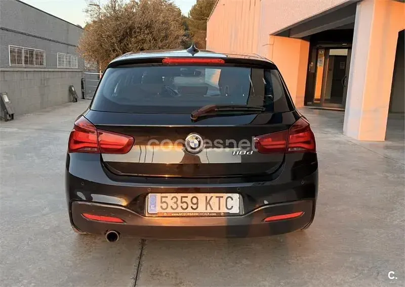 Begagnad BMW 118 M Sport 150 HK (110 kW) 2019 Svart Halvkombi