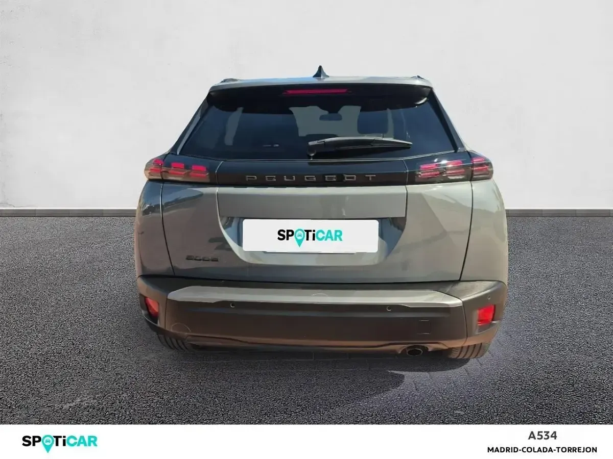 Usado Peugeot 2008 Allure 100 CV (73 kW) 2023 Gris SUV
