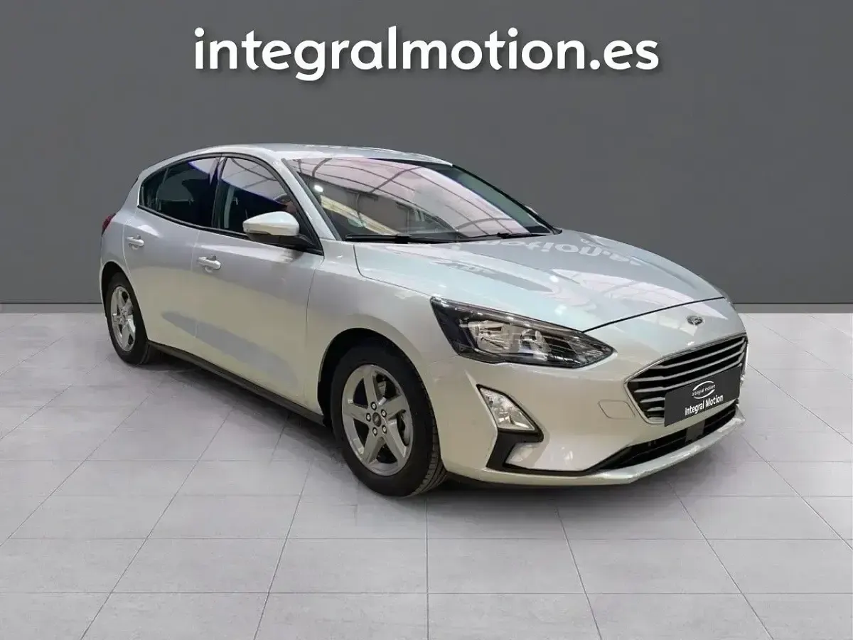 Usado Ford Focus Trend 125 CV (91 kW) 2019 Gris