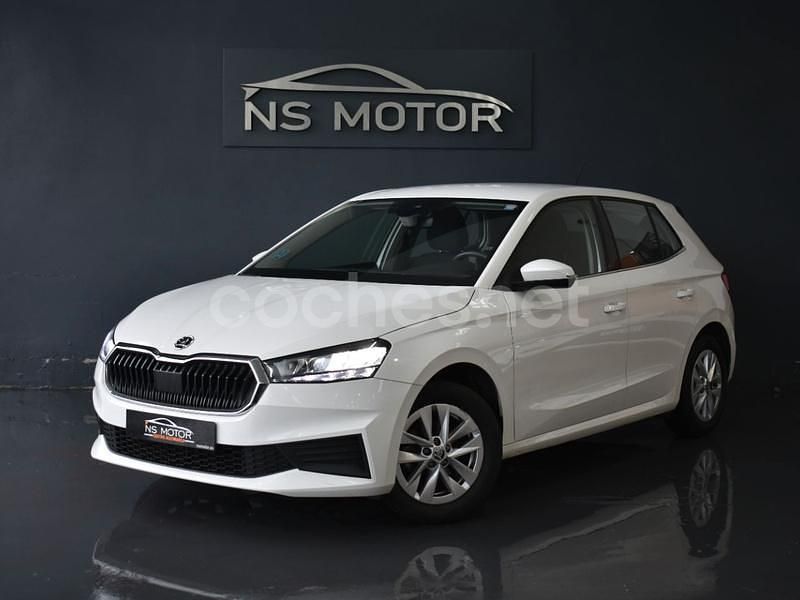 Usado Skoda Fabia Ambition 95 CV (69 kW) 2023 Blanco Berlina