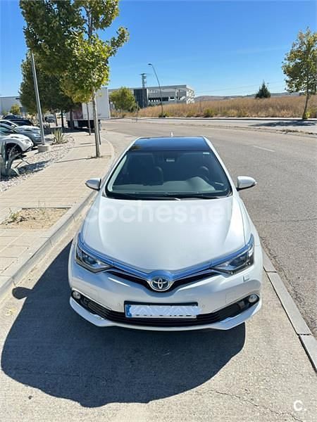 Blanco Usado 2015 Toyota Auris Hybrid Advance Berlina | 20.950 € - Imagen 1/4