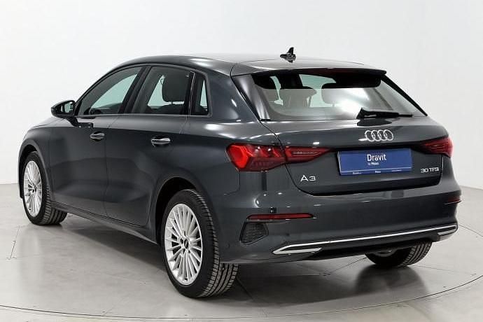 Usado Audi A3 Sportback e-tron Advanced Plus 110 CV (80 kW) 2024 Gris Utilitario