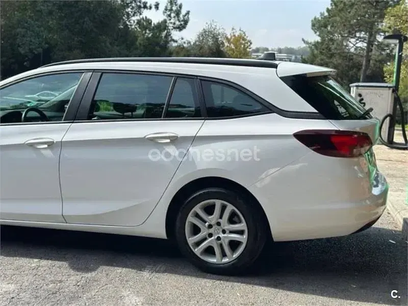 Usado Opel Astra Selective 110 CV (80 kW) 2016 Blanco Familiar