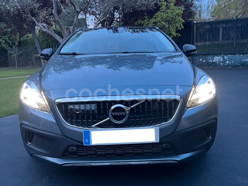 Gris / plata Usado 2017 Volvo V40 CC Summum Familiar | 25.500 € - Imagen 1/4