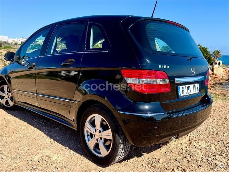Usado Mercedes B180 109 CV (80 kW) 2009 Negro Monovolumen