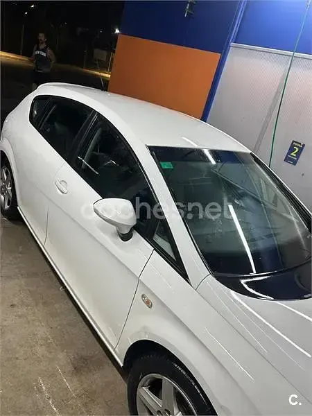 Usado Seat Leon Reference 105 CV (77 kW) 2011 Blanco Utilitario