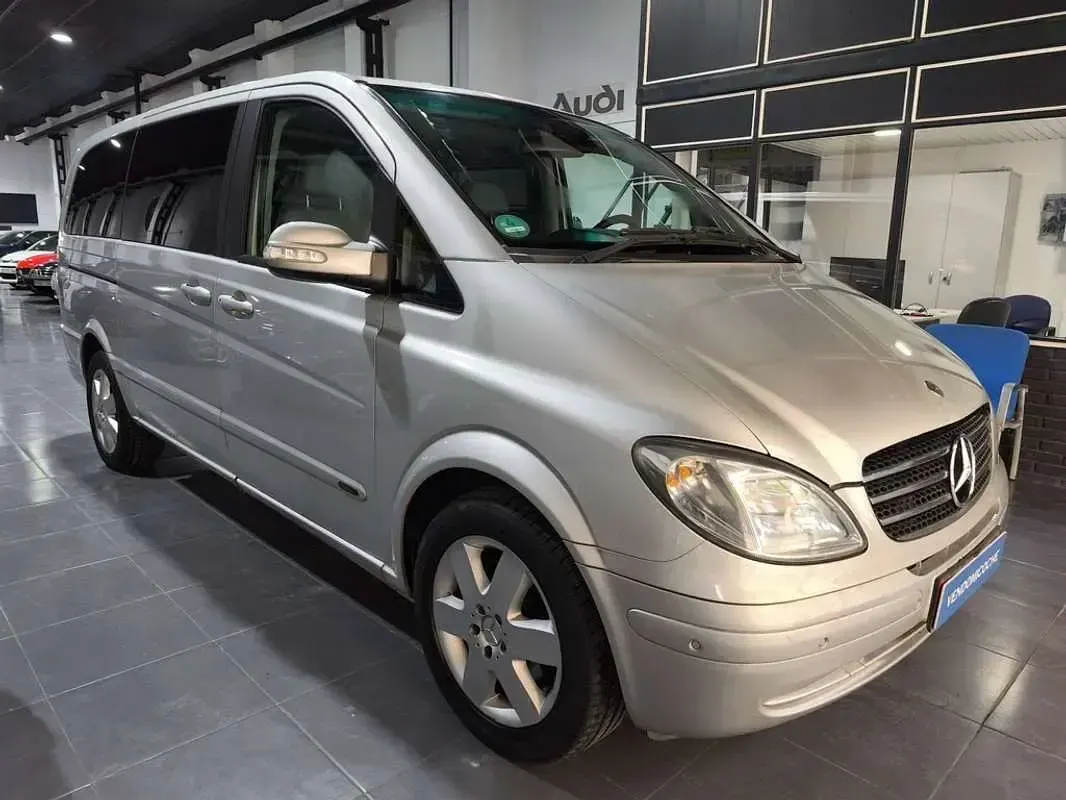 Usado Mercedes Viano 204 CV (150 kW) 2008 Gris Monovolumen