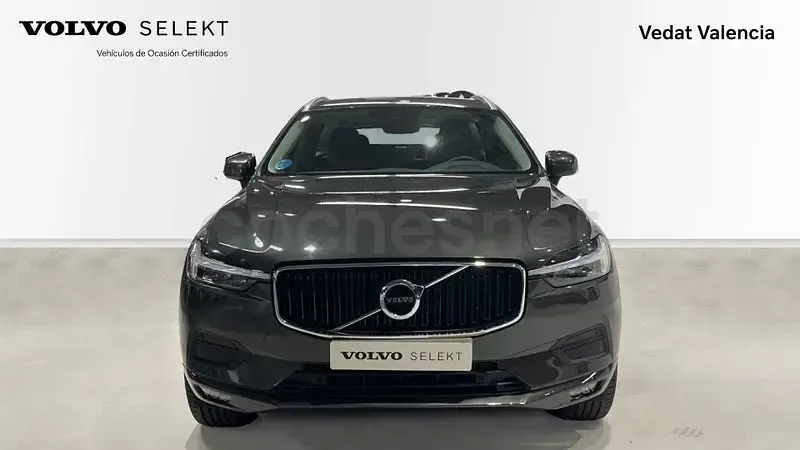 Usado Volvo XC60 Momentum 197 CV (144 kW) 2021 Gris / plata SUV