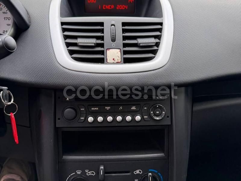 Usado Peugeot 207 75 CV (55 kW) 2008 Gris / plata Berlina