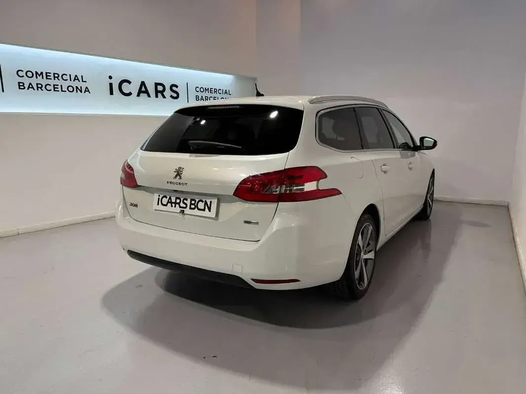 Usado Peugeot 308 Active 130 CV (95 kW) 2017 Gris Berlina