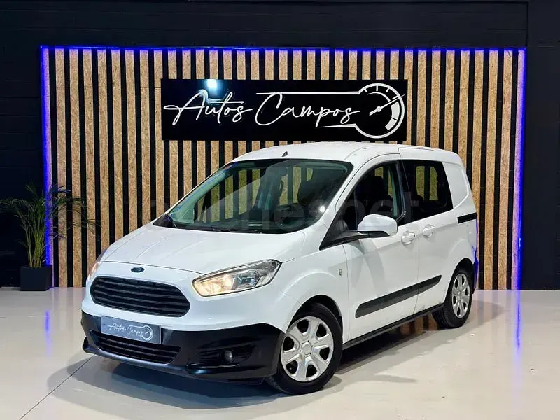Usado Ford Tourneo Courier Ambiente 75 CV (55 kW) 2017 Blanco Monovolumen