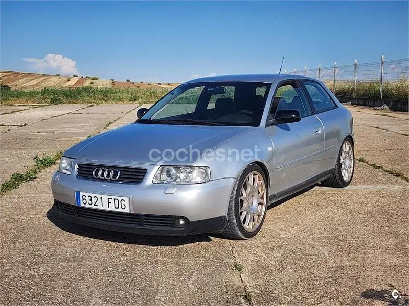 Usado Audi A3 Attraction 130 CV (95 kW) 2002 Gris / plata Utilitario
