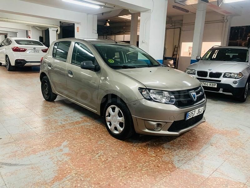 Usado Dacia Sandero Ambiance 75 CV (55 kW) 2015 Beige Berlina