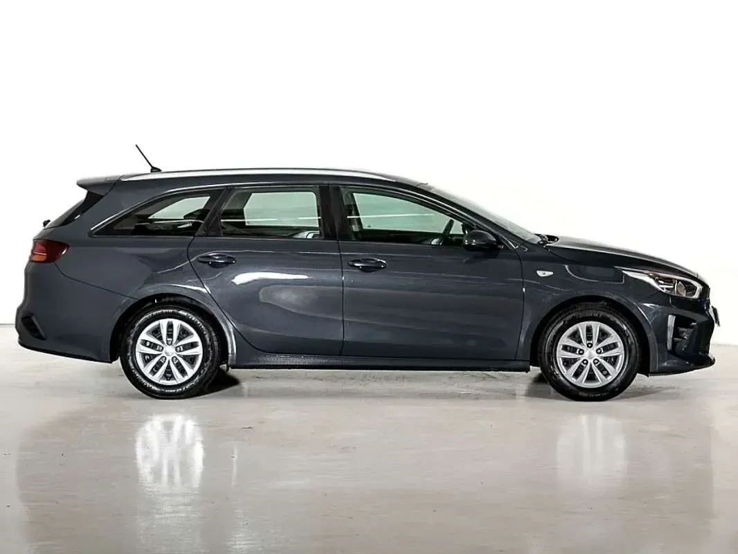 Usado Kia Ceed 120 CV (88 kW) 2020 Negro Utilitario