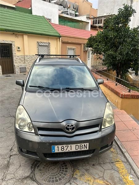Gris / plata Usado 2004 Toyota Corolla Verso Sol Monovolumen | 3000 € (Caro) - Imagen 1/4