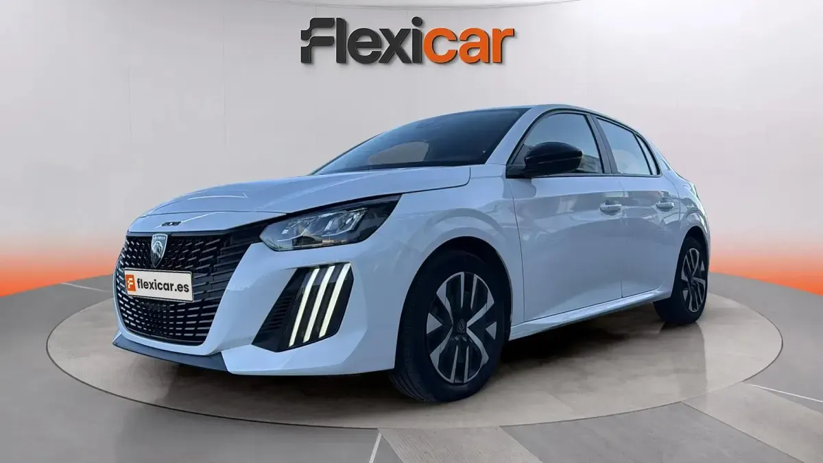 Usado Peugeot 208 Active 102 CV (75 kW) 2024 Blanco Utilitario