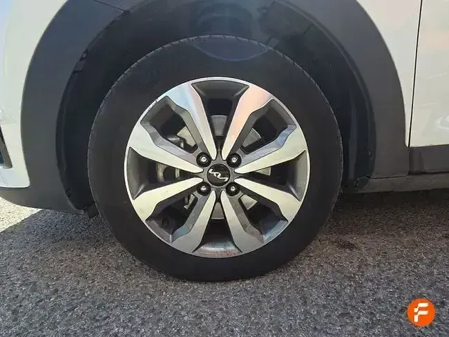 Usado Kia Stonic 100 CV (73 kW) 2022 Blanco SUV