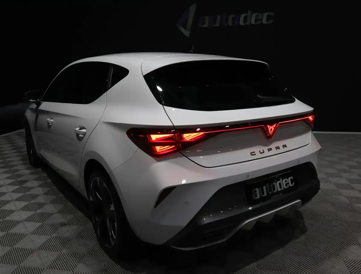 Usado Cupra Leon 150 CV (110 kW) 2025 Blanco