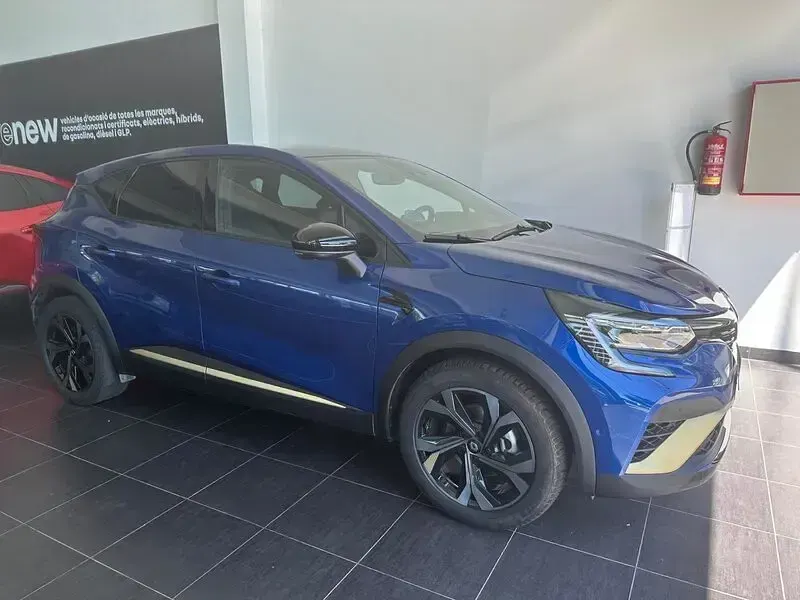 Usado Renault Captur Engineered 145 CV (106 kW) 2023 Azul SUV