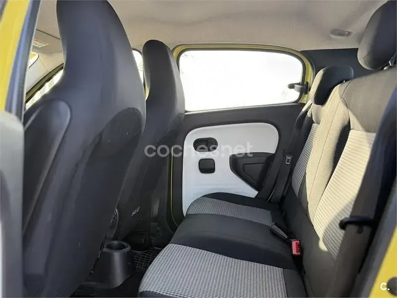 Usado Renault Twingo Intens 70 CV (51 kW) 2014 Amarillo Utilitario