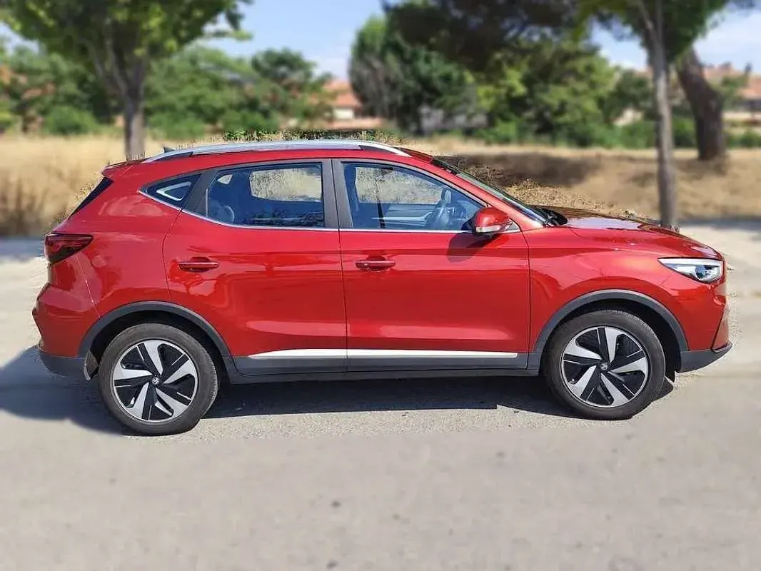 Usado MG ZS Luxury 130 kW (177 CV) 2023 Rojo SUV
