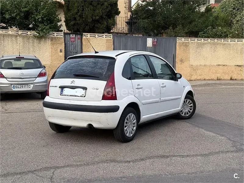 Usado Citroën C3 Exclusive 70 CV (51 kW) 2003 Blanco Berlina