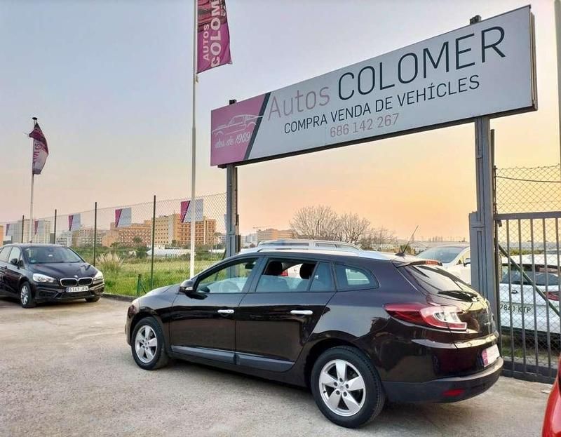 Usado Renault Mégane GrandTour Dynamique 110 CV (80 kW) 2012 Marrón Familiar