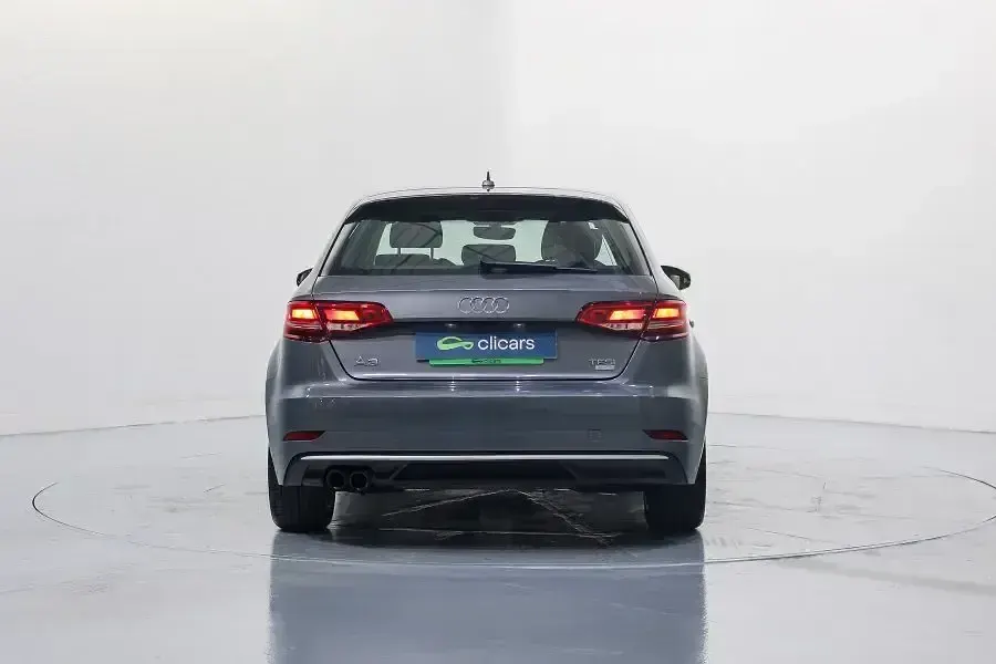 Usado Audi A3 Sport 150 HP (110 kW) 2017 Cinzento Sedan